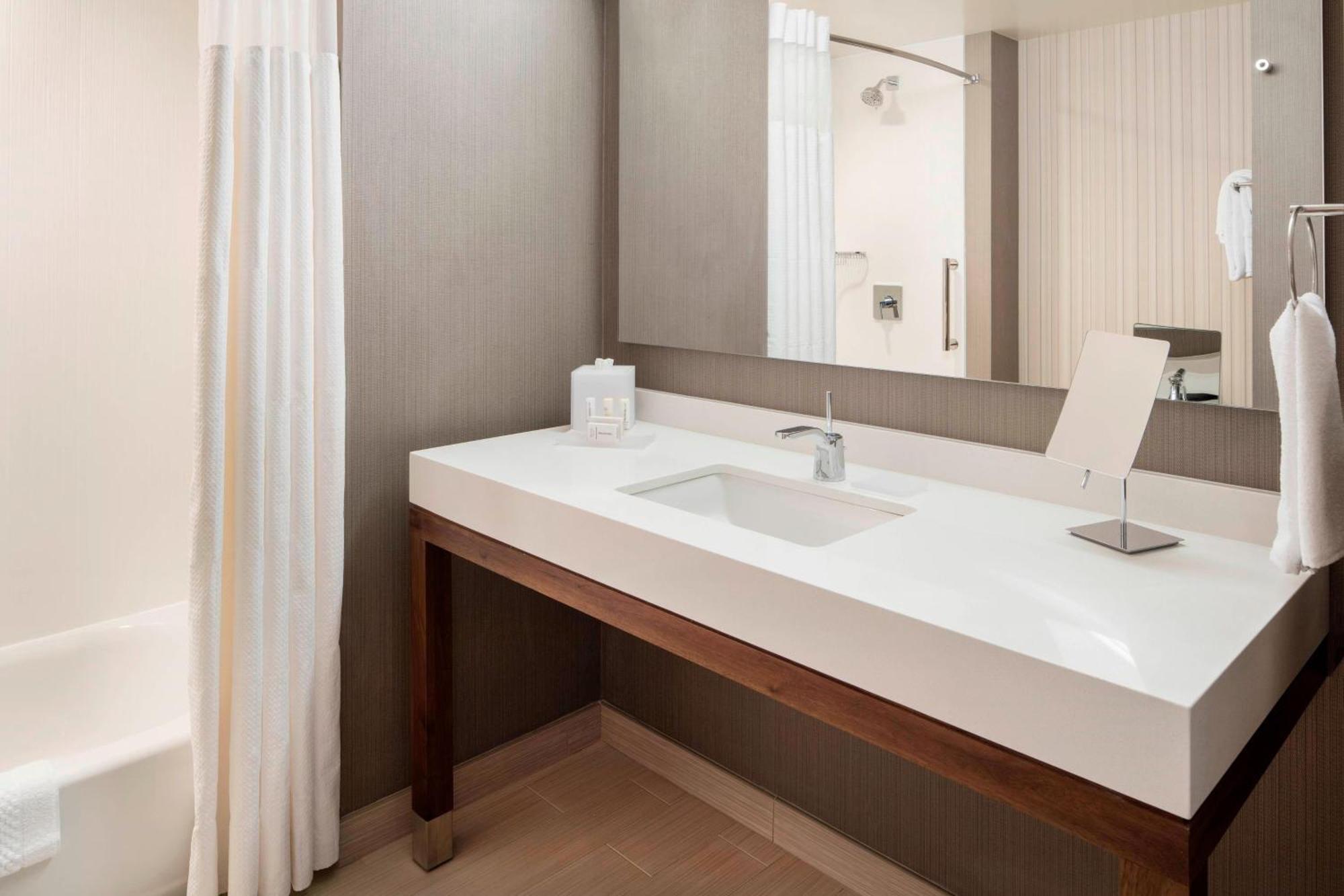 Courtyard By Marriott Prince George Exterior photo